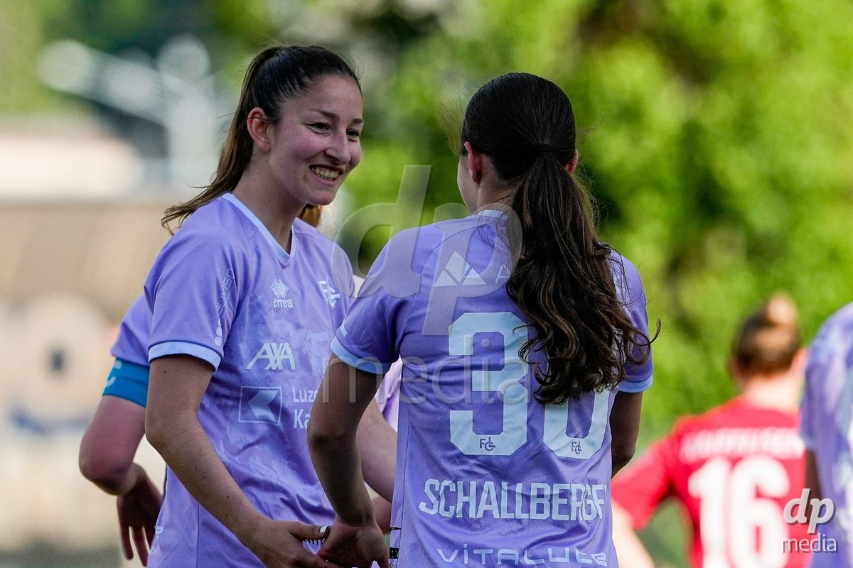 Schweiz: AXA Women's Super League 2025/26, FC Sion Feminin vs FC Luzern - Terrain Synthetique Ancien Stand, Sion: Ramona Schallberger (36 FCL) jubelt nach ihrem Tor zum 1:4 mit Lynn Häring - Lynn Haring (39 FCL)