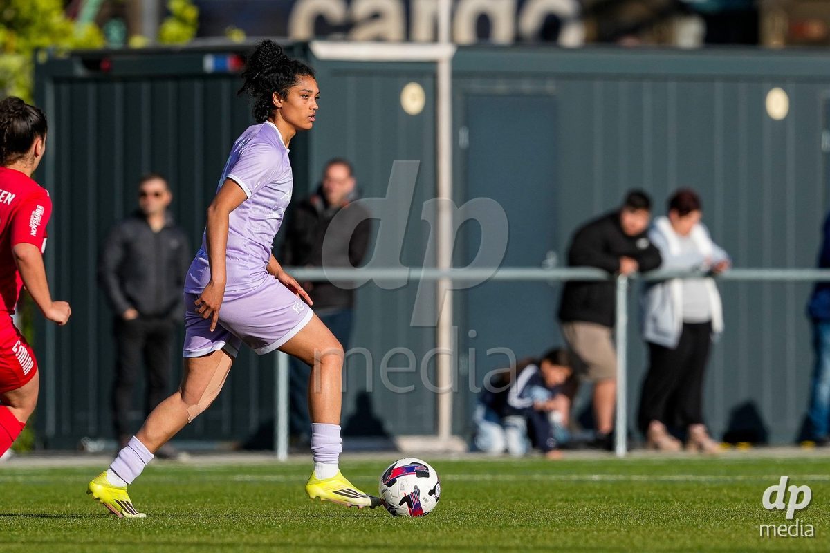 Schweiz: AXA Women's Super League 2025/26, FC Sion Feminin vs FC Luzern - Terrain Synthetique Ancien Stand, Sion: Aldiana Amuchie (18 FCL)