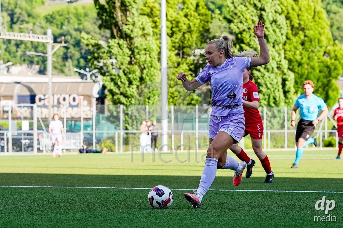 Schweiz: AXA Women's Super League 2025/26, FC Sion Feminin vs FC Luzern - Terrain Synthetique Ancien Stand, Sion: Jennie Marie Egeriis (17 FCL)