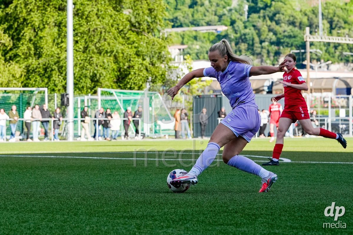 Schweiz: AXA Women's Super League 2025/26, FC Sion Feminin vs FC Luzern - Terrain Synthetique Ancien Stand, Sion: Jennie Marie Egeriis (17 FCL)