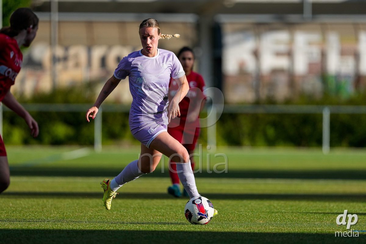 Schweiz: AXA Women's Super League 2025/26, FC Sion Feminin vs FC Luzern - Terrain Synthetique Ancien Stand, Sion: Barbara Reger (16 FCL)