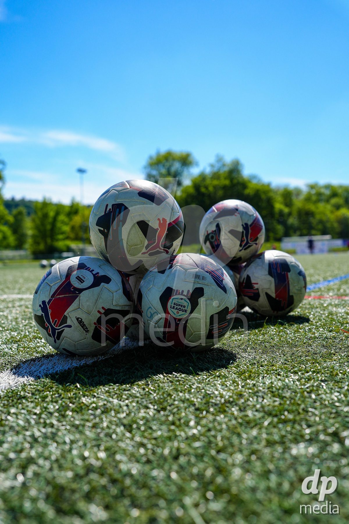 Schweiz: AXA Women's Super League 2025/26, FC Aarau Frauen vs GC Frauenfussball - Sportanlage Schachen, Aarau: Spielbälle vor dem Spiel