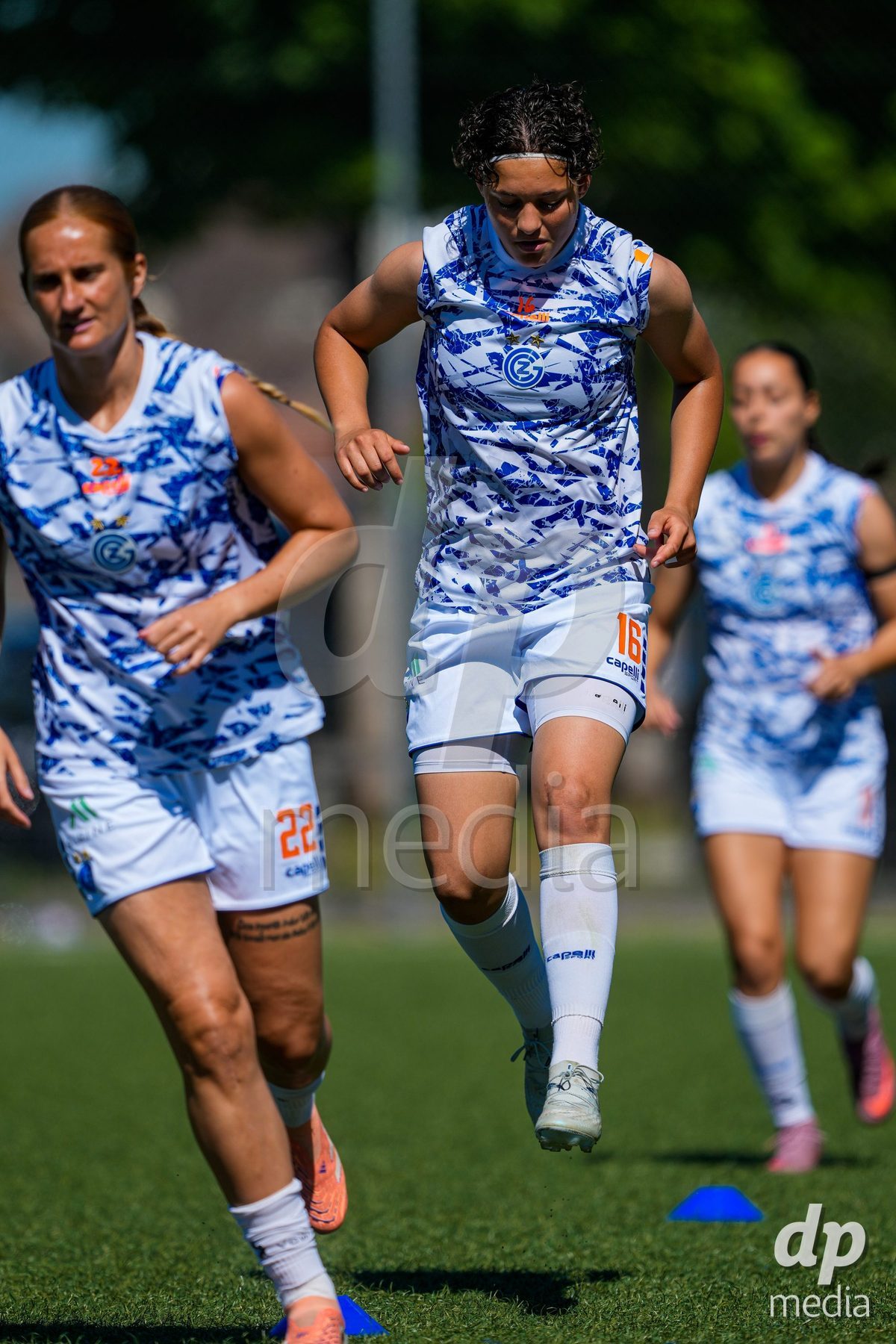 Schweiz: AXA Women's Super League 2025/26, FC Aarau Frauen vs GC Frauenfussball - Sportanlage Schachen, Aarau: Emanuela Pfister (16 Grasshoppers) beim Aufwärmen
