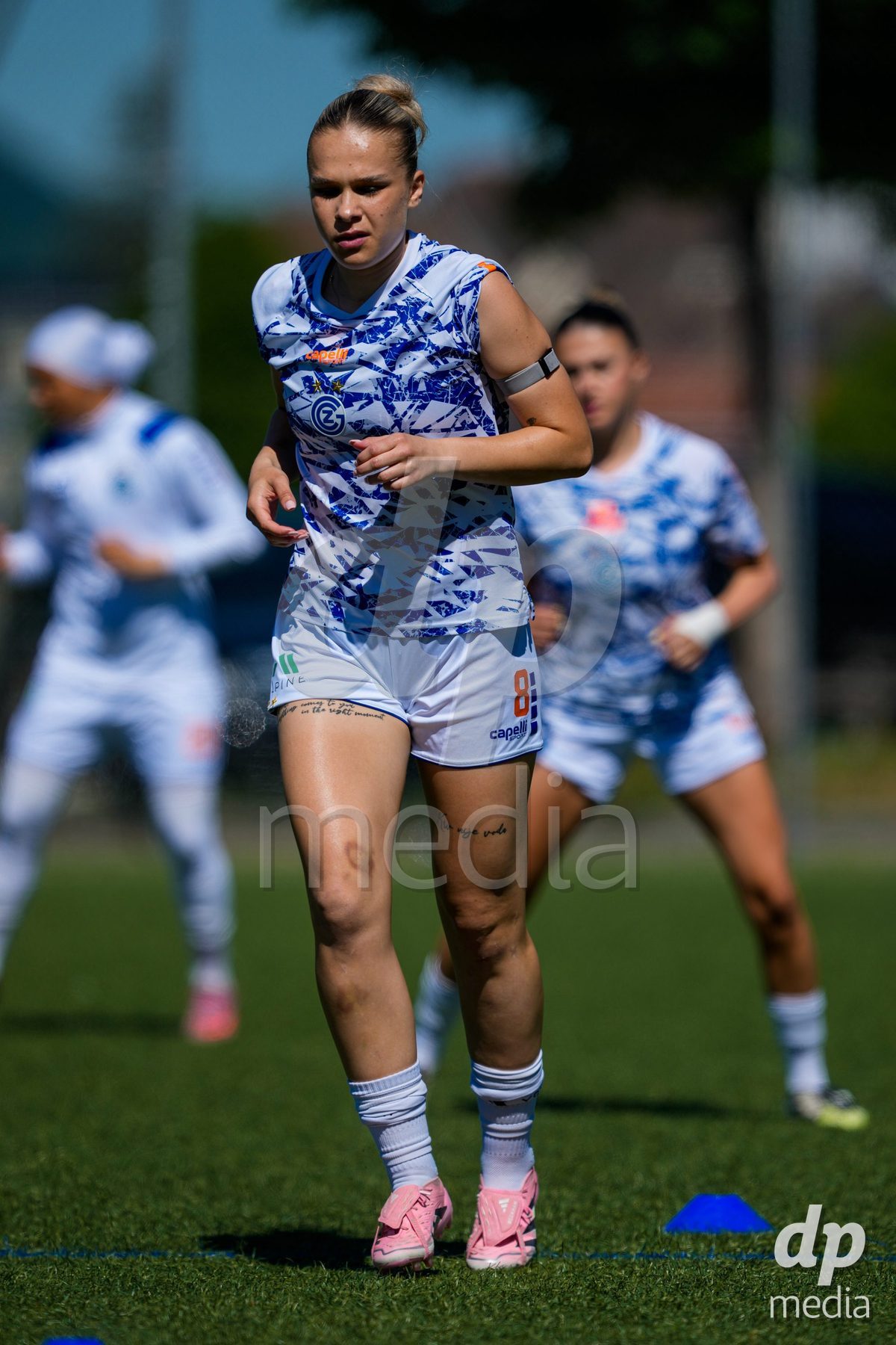 Schweiz: AXA Women's Super League 2025/26, FC Aarau Frauen vs GC Frauenfussball - Sportanlage Schachen, Aarau: Ella Ljustina (8 Grasshoppers)  beim Aufwärmen