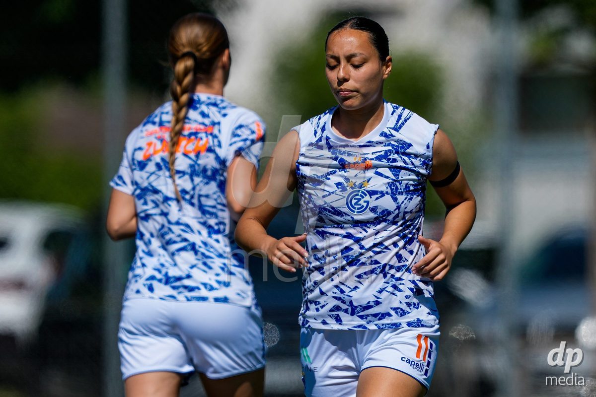 Schweiz: AXA Women's Super League 2025/26, FC Aarau Frauen vs GC Frauenfussball - Sportanlage Schachen, Aarau: Noemie Potier (11 Grasshoppers) beim Aufwärmen
