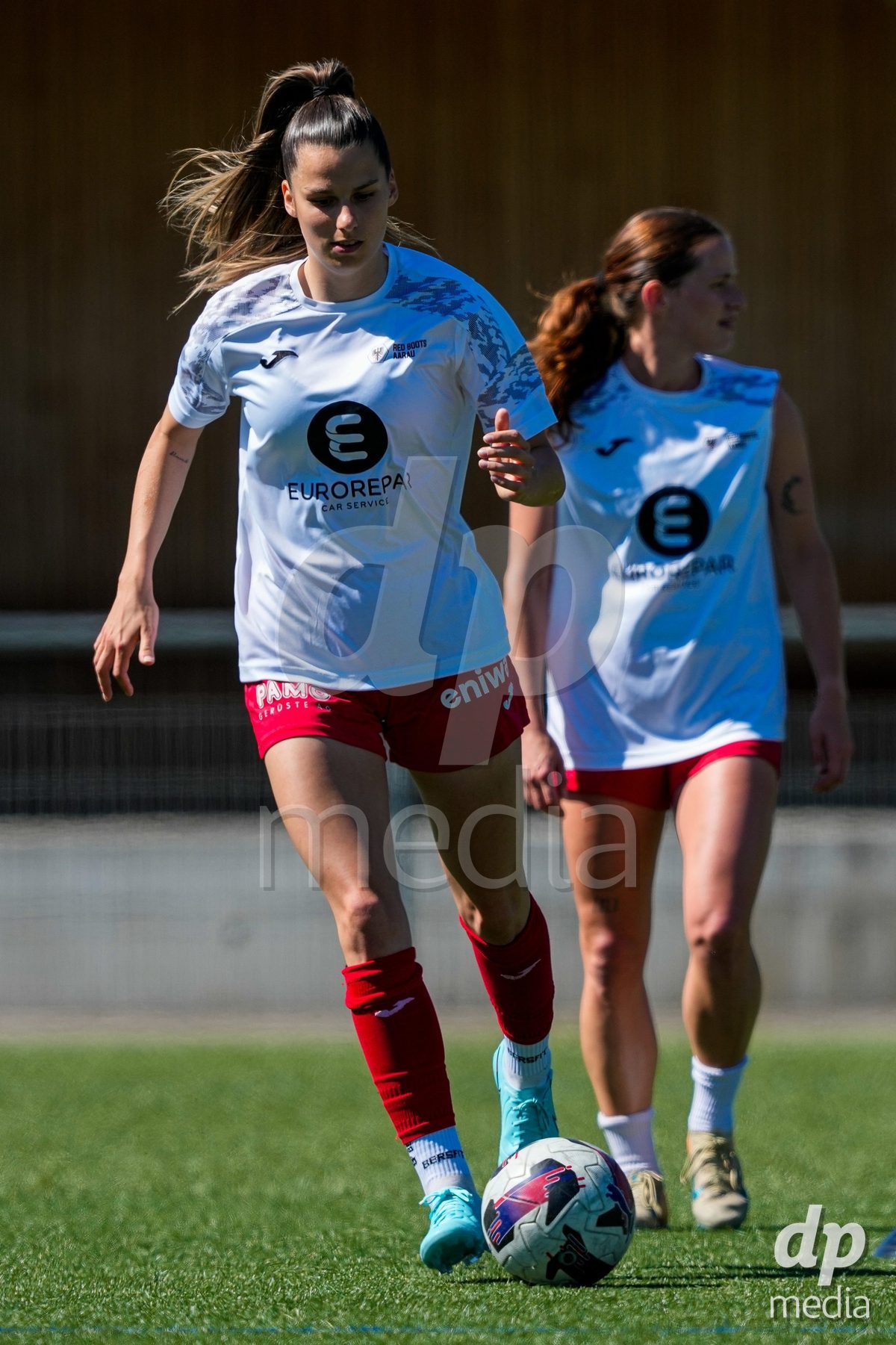 Schweiz: AXA Women's Super League 2025/26, FC Aarau Frauen vs GC Frauenfussball - Sportanlage Schachen, Aarau: Celia Hofer (27 FC Aarau) beim Aufwärmen
