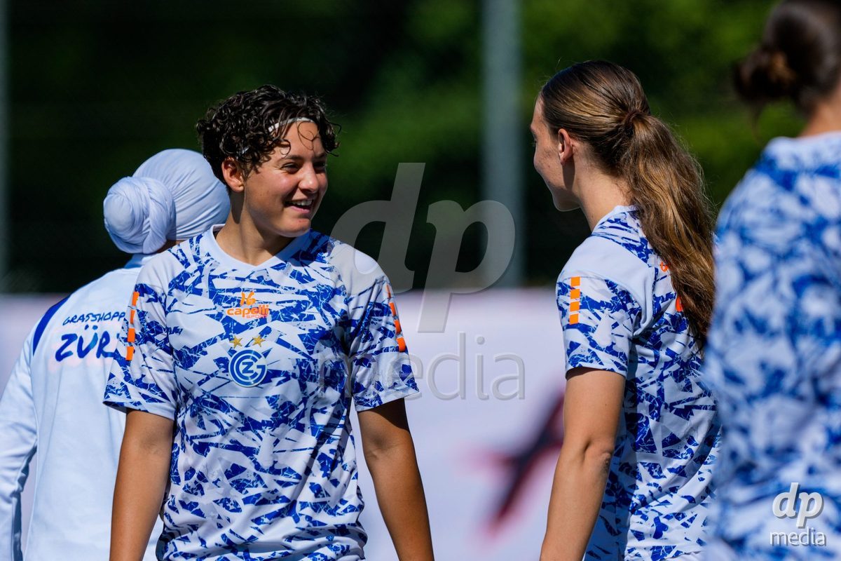 Schweiz: AXA Women's Super League 2025/26, FC Aarau Frauen vs GC Frauenfussball - Sportanlage Schachen, Aarau: Emanuela Pfister (16 Grasshoppers) beim Aufwärmen