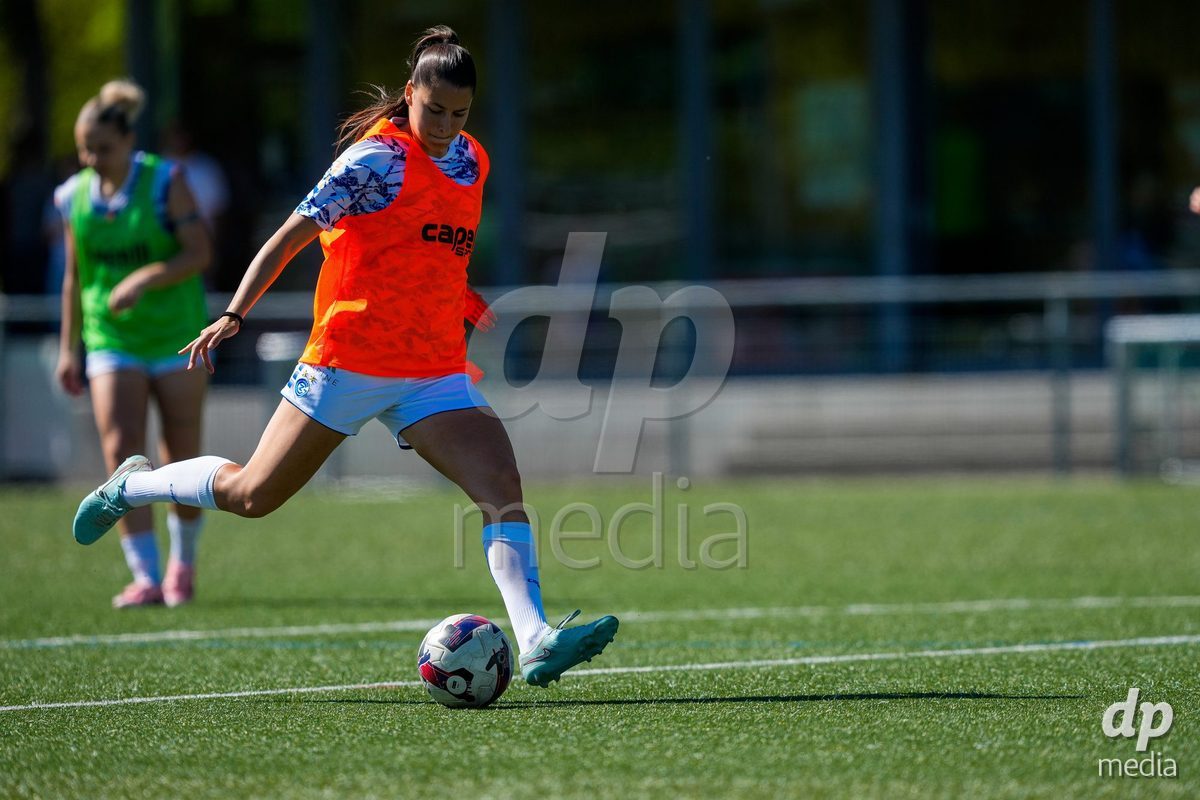 Schweiz: AXA Women's Super League 2025/26, FC Aarau Frauen vs GC Frauenfussball - Sportanlage Schachen, Aarau: Luna Lemperiere (6 Grasshoppers) beim Aufwärmen