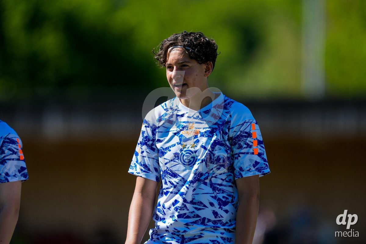 Schweiz: AXA Women's Super League 2025/26, FC Aarau Frauen vs GC Frauenfussball - Sportanlage Schachen, Aarau: Emanuela Pfister (16 Grasshoppers) beim Aufwärmen
