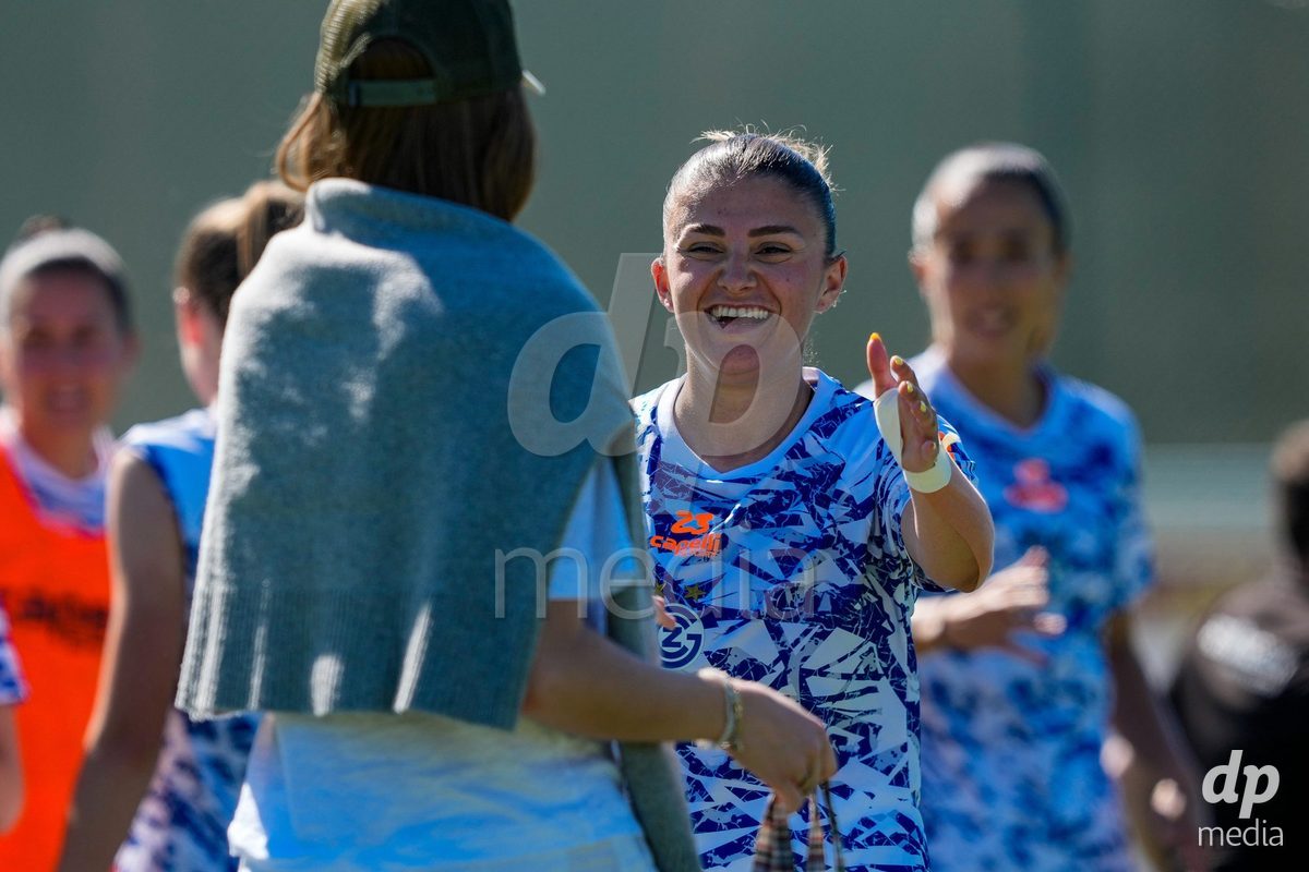 Schweiz: AXA Women's Super League 2025/26, FC Aarau Frauen vs GC Frauenfussball - Sportanlage Schachen, Aarau: Viola Avduli (23 Grasshoppers) beim Aufwärmen
