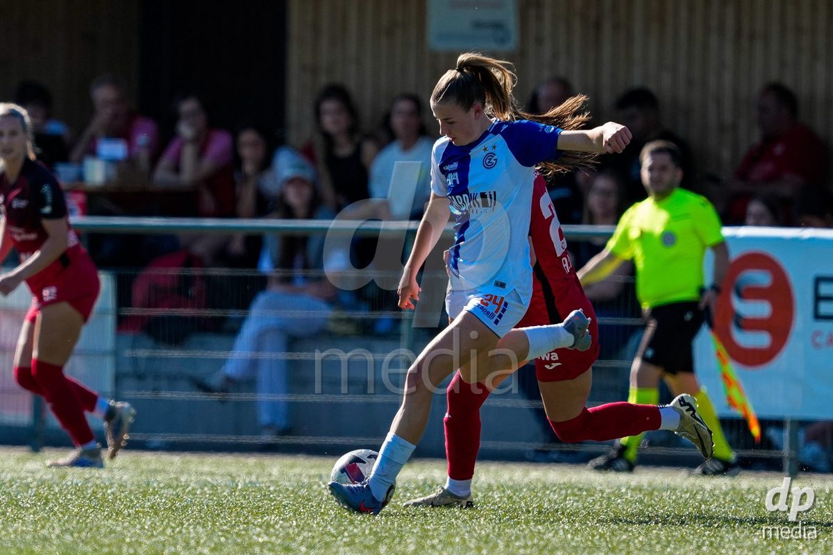 Schweiz: AXA Women's Super League 2025/26, FC Aarau Frauen vs GC Frauenfussball - Sportanlage Schachen, Aarau: Giulia Looser (24 Grasshoppers) in Aktion
