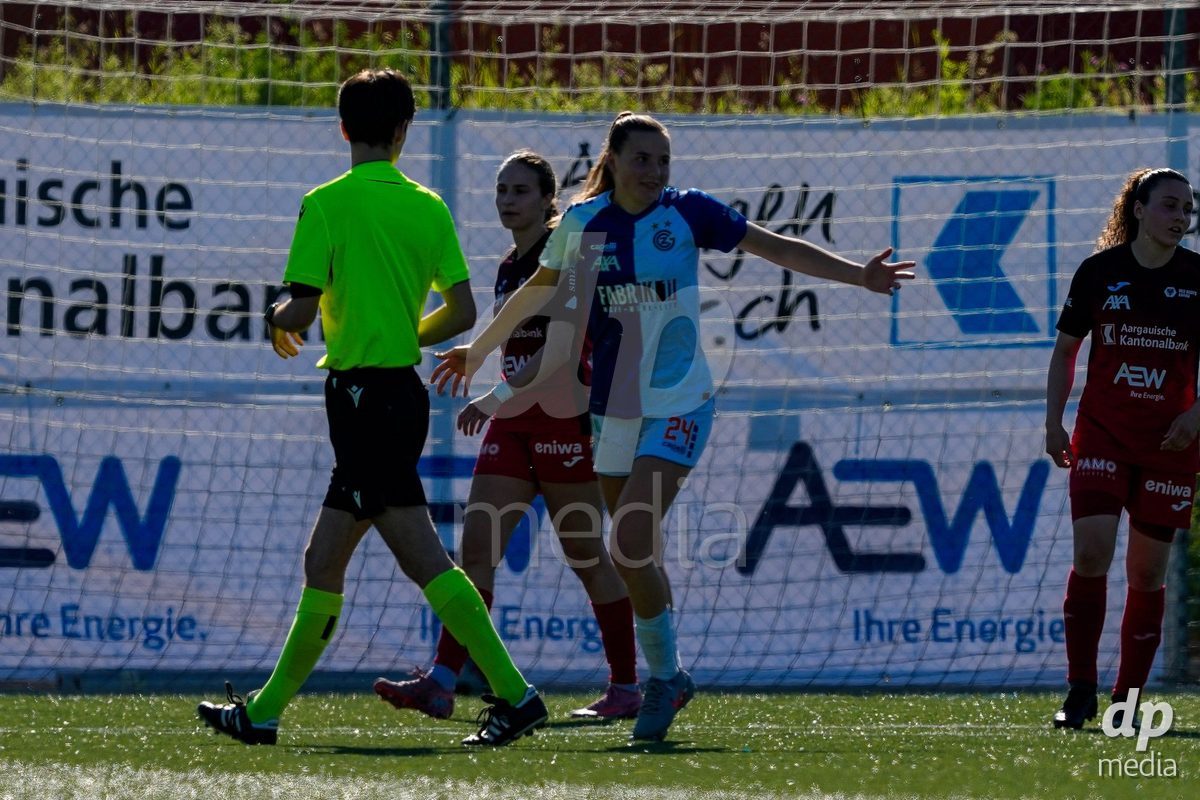 Schweiz: AXA Women's Super League 2025/26, FC Aarau Frauen vs GC Frauenfussball - Sportanlage Schachen, Aarau: Giulia Looser (24 Grasshoppers) jubelt nach ihrem Tor zum 2:0
