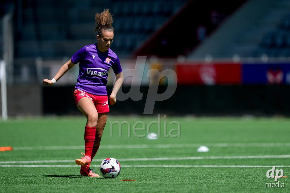 Schweiz: AXA Women's Super League 2025/26, FC Thun vs Yverdon Sport FC - Stadion Lachen, Thun: Sina Schüpbach - Sina Schupbach (5 Thun)