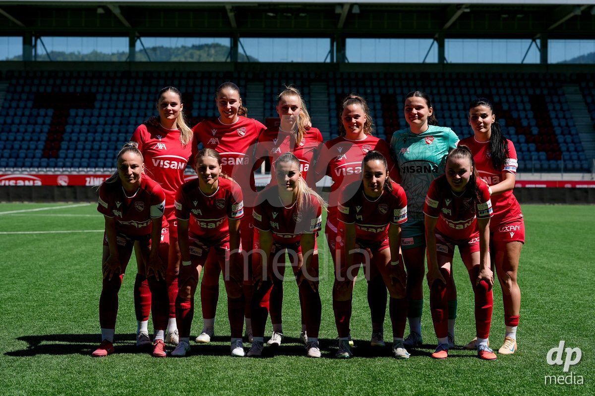 Schweiz: AXA Women's Super League 2025/26, FC Thun vs Yverdon Sport FC - Stockhorn Arena, Thun: Mimoza Hamidi (7 Thun), Michelle Kohler (27 Thun), Tamara Biedermann (21 Thun), Lara Colpi (17 Thun), Shenia Schmid (61 Thun), Alana Burkhart (22 Thun), Selina Ueltschi (11 Thun), Celine Frey (26 Thun), Celine Schmid (34 Thun), Janine Minnig (9 Thun) und Alisha Heiniger (6 Thun)