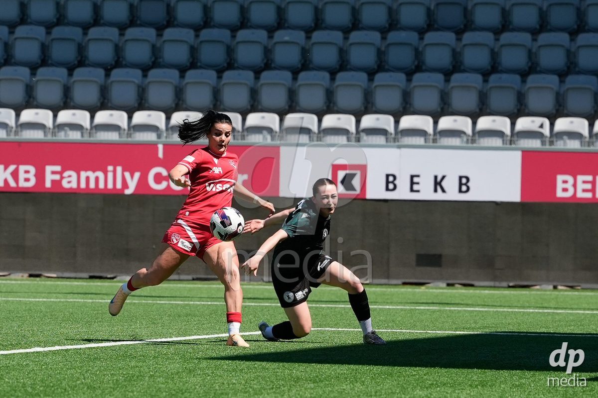 Schweiz: AXA Women's Super League 2025/26, FC Thun vs Yverdon Sport FC - Stockhorn Arena, Thun: Mimoza Hamidi (7 Thun) mit dem Treffer zum 1:0