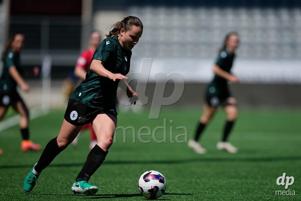 Schweiz: AXA Women's Super League 2025/26, FC Thun vs Yverdon Sport FC - Stockhorn Arena, Thun: Chloe Warpelin (19 Yverdon)