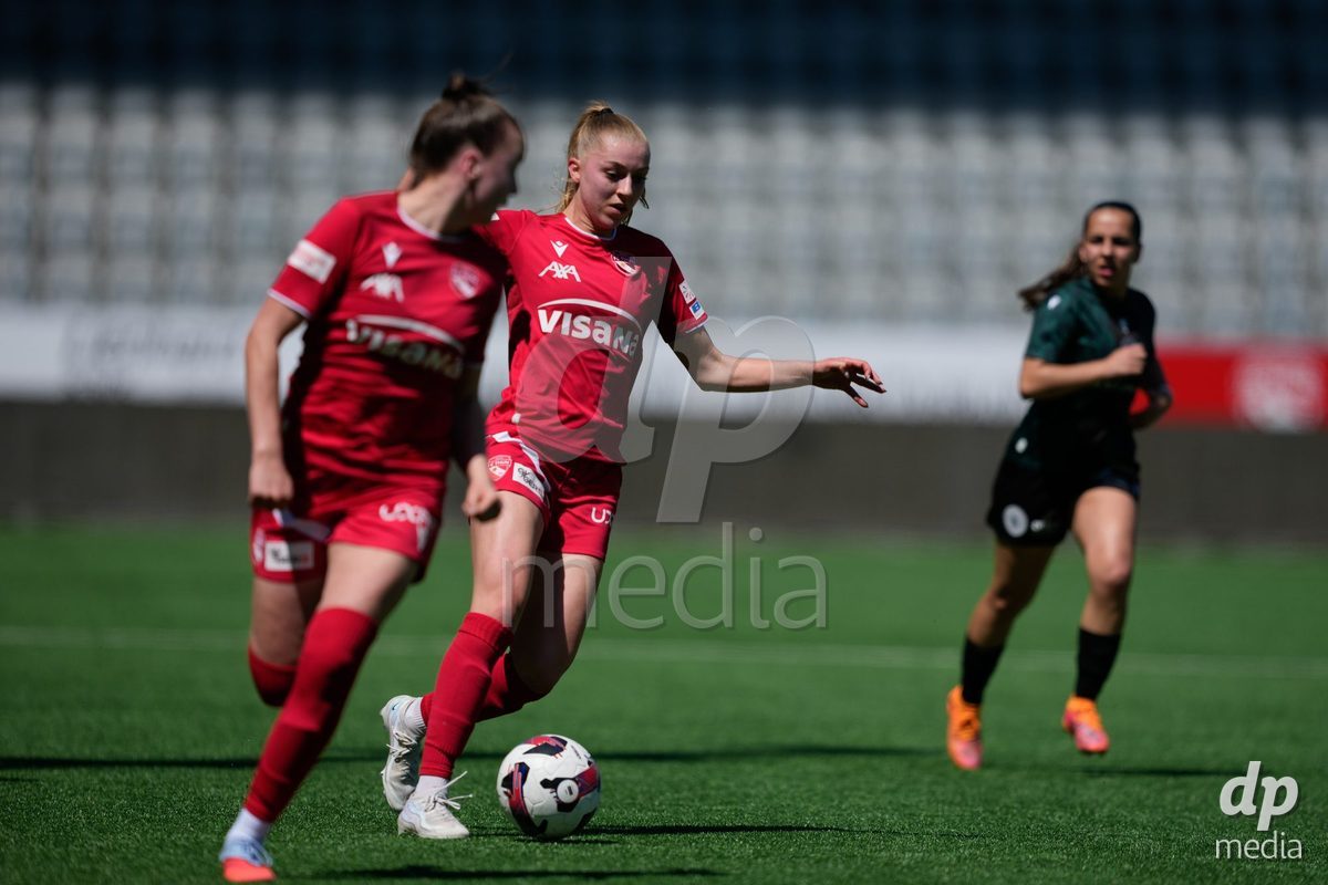 Schweiz: AXA Women's Super League 2025/26, FC Thun vs Yverdon Sport FC - Stockhorn Arena, Thun: Celine Schmid (34 Thun)