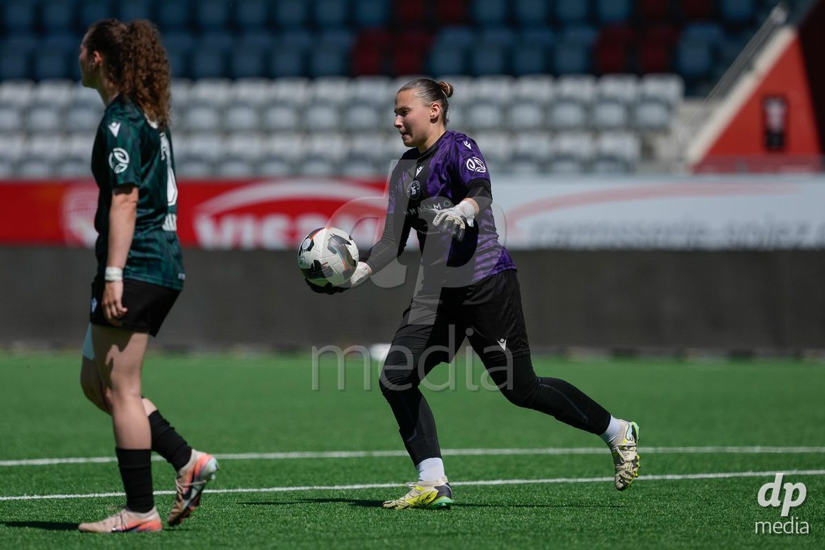 Schweiz: AXA Women's Super League 2025/26, FC Thun vs Yverdon Sport FC - Stockhorn Arena, Thun: Gilliane Roch (77 Yverdon)