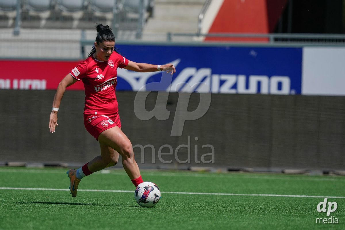 Schweiz: AXA Women's Super League 2025/26, FC Thun vs Yverdon Sport FC - Stockhorn Arena, Thun: Mimoza Hamidi (7 Thun) trifft zum 2:0