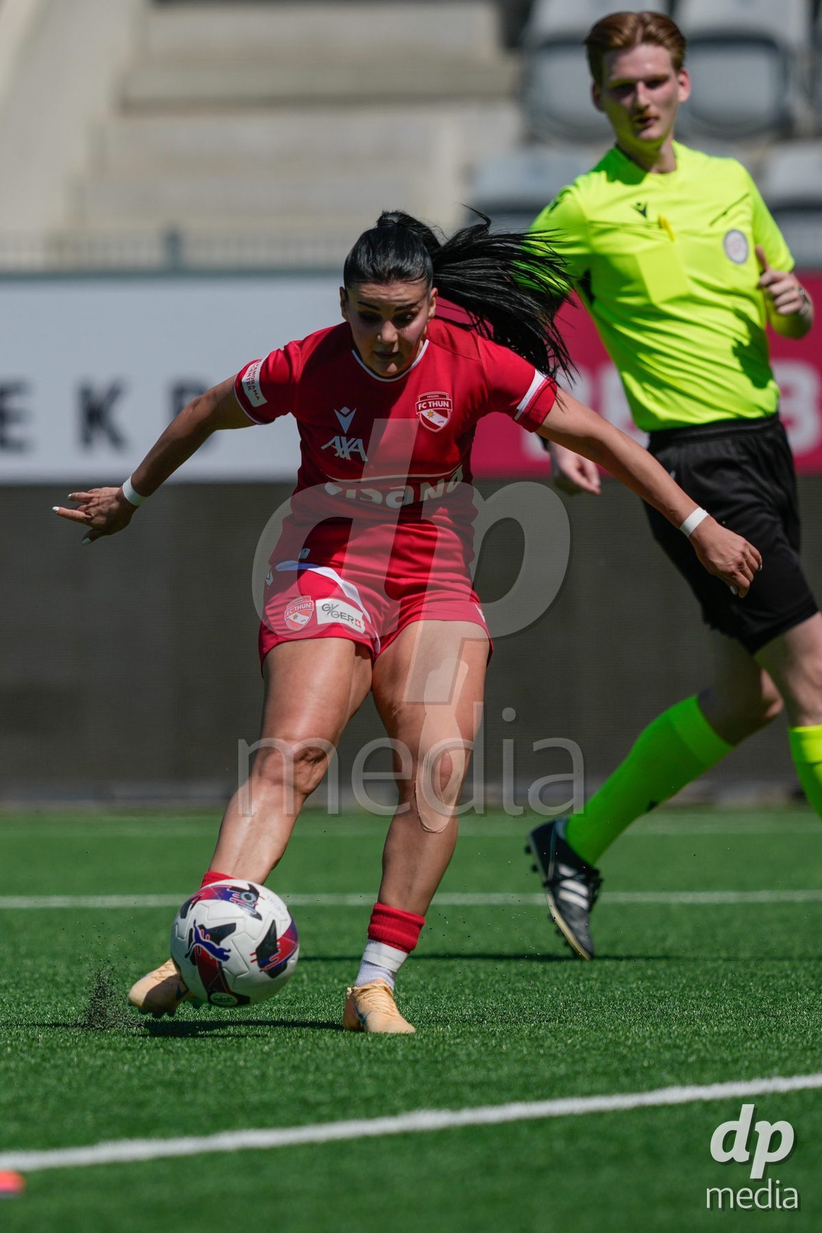 Schweiz: AXA Women's Super League 2025/26, FC Thun vs Yverdon Sport FC - Stockhorn Arena, Thun: Mimoza Hamidi (7 Thun) trifft zum 2:0