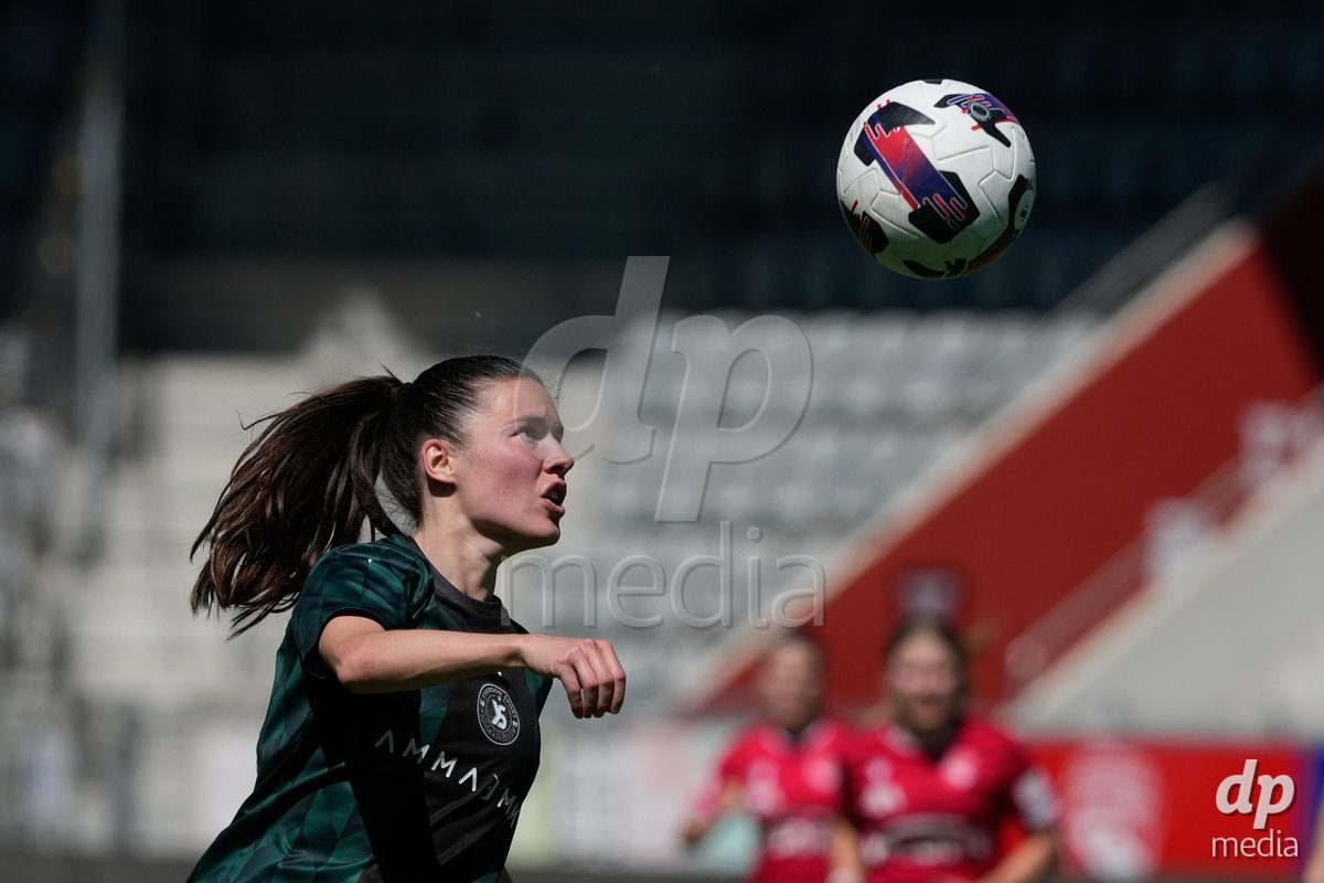 Schweiz: AXA Women's Super League 2025/26, FC Thun vs Yverdon Sport FC - Stockhorn Arena, Thun: Chloe Marie Anne Le Franc (10 Yverdon)