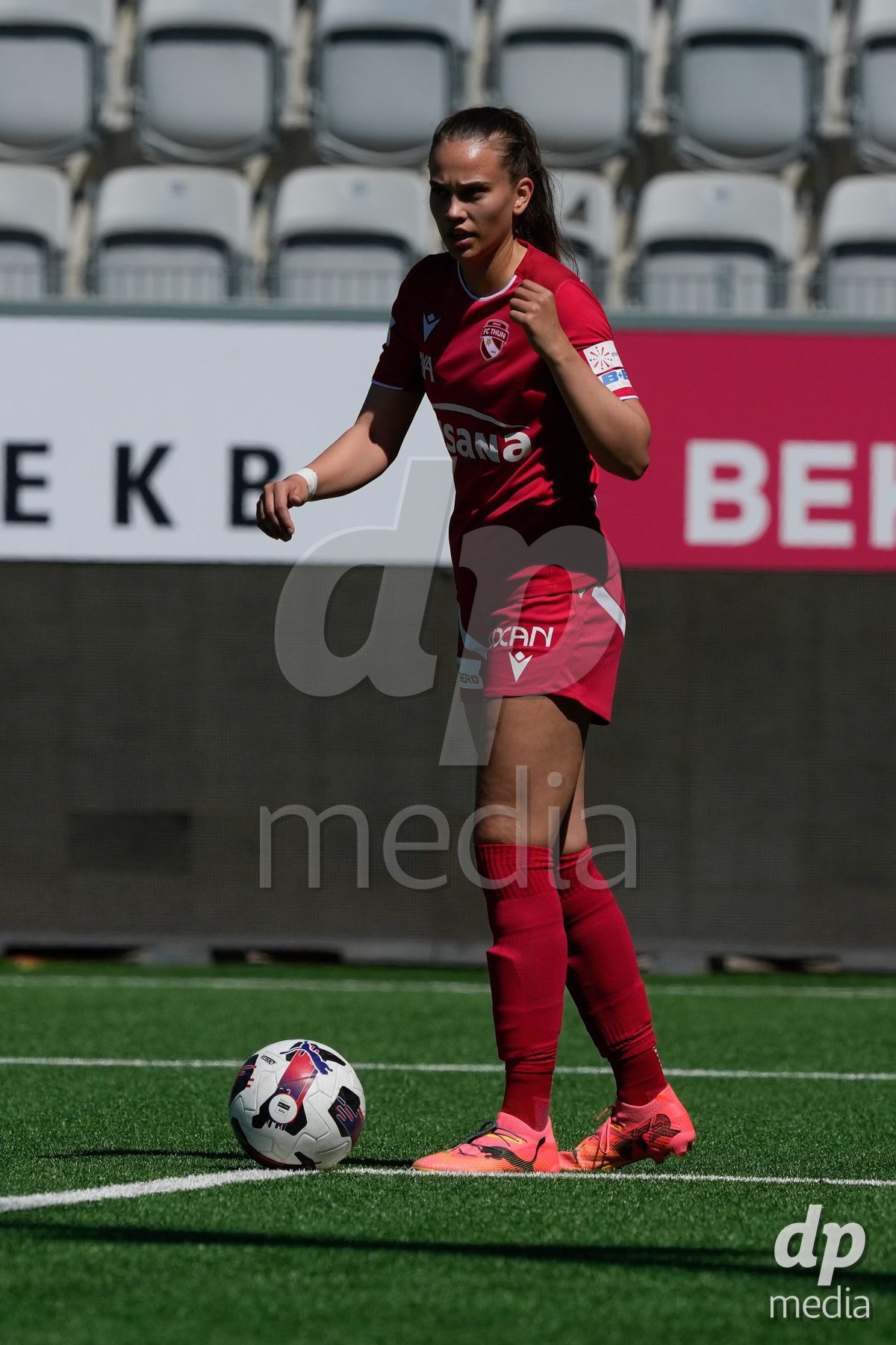 Schweiz: AXA Women's Super League 2025/26, FC Thun vs Yverdon Sport FC - Stockhorn Arena, Thun: Sina Schüpbach - Sina Schupbach (5 Thun)
