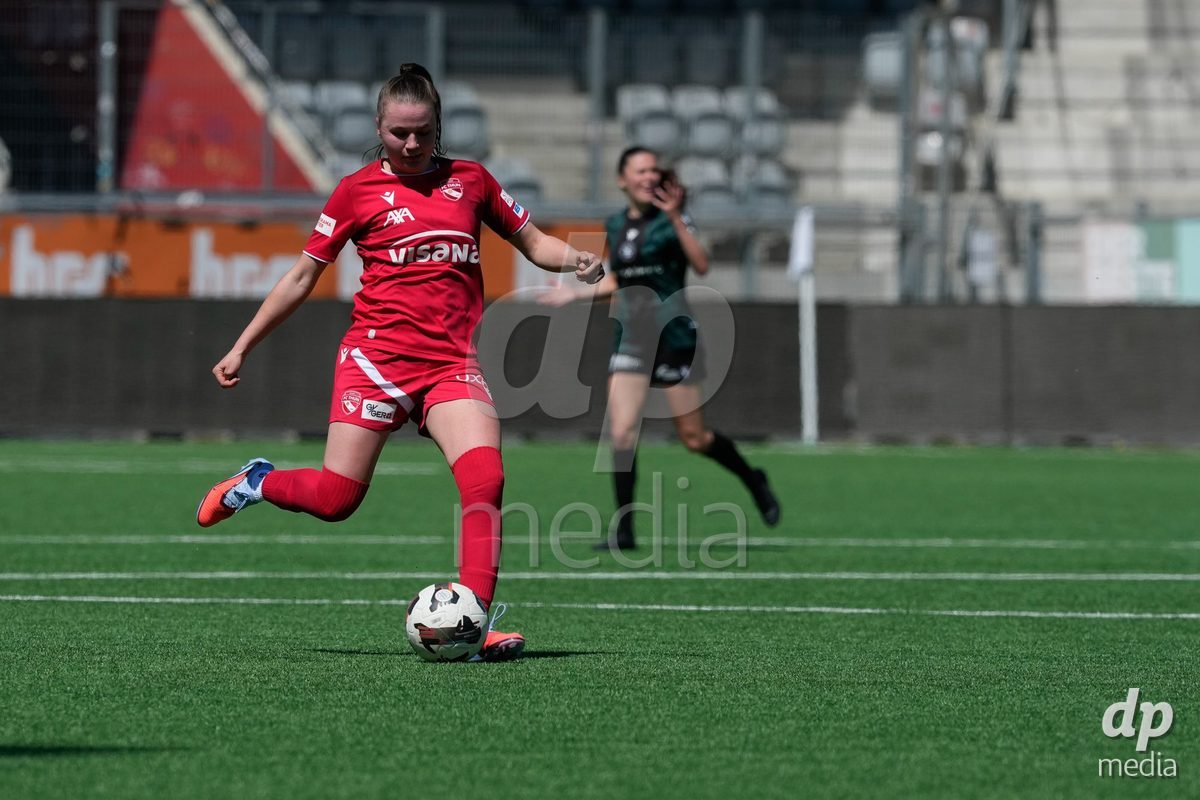 Schweiz: AXA Women's Super League 2025/26, FC Thun vs Yverdon Sport FC - Stockhorn Arena, Thun: Janine Minnig (9 Thun)