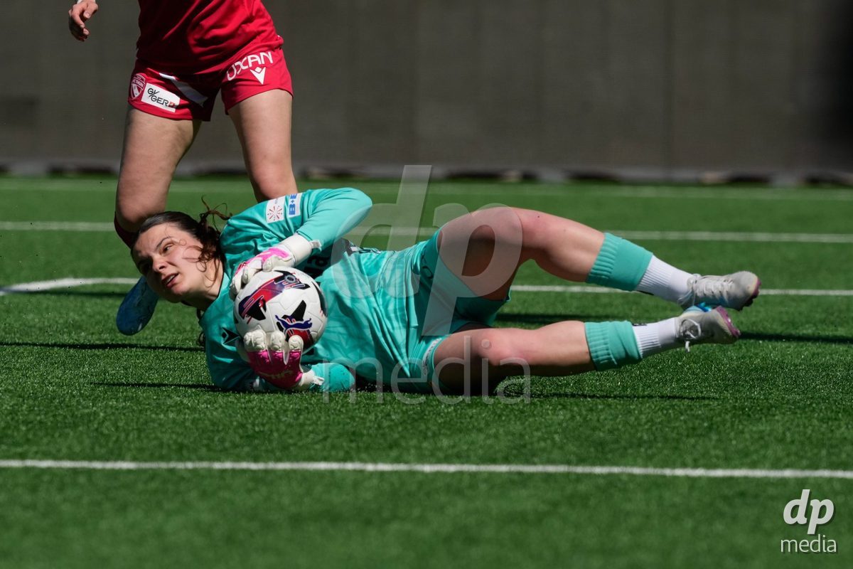 Schweiz: AXA Women's Super League 2025/26, FC Thun vs Yverdon Sport FC - Stockhorn Arena, Thun: Tamara Biedermann (21 Thun)