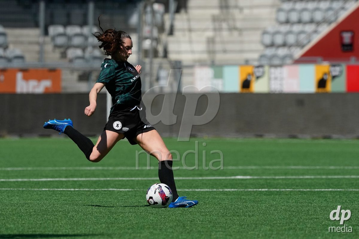 Schweiz: AXA Women's Super League 2025/26, FC Thun vs Yverdon Sport FC - Stockhorn Arena, Thun: Andrea Maddalen Sierra Larrauri (2 Yverdon)