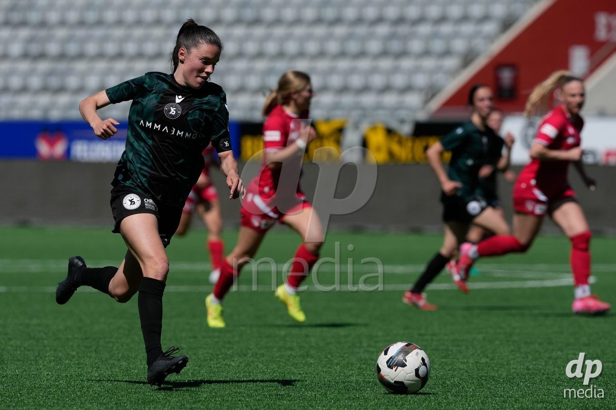 Schweiz: AXA Women's Super League 2025/26, FC Thun vs Yverdon Sport FC - Stockhorn Arena, Thun: Chloe Marie Anne Le Franc (10 Yverdon)