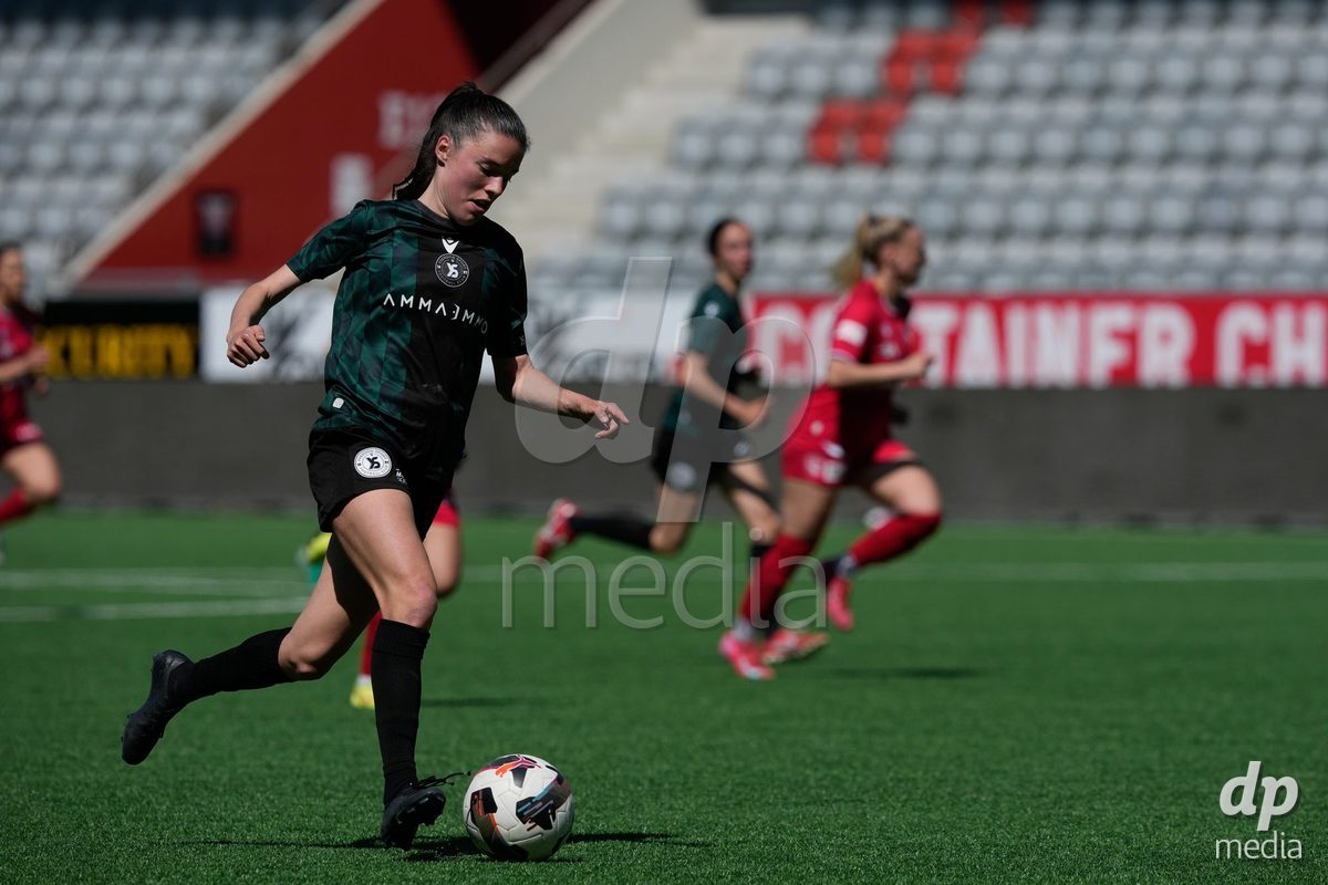 Schweiz: AXA Women's Super League 2025/26, FC Thun vs Yverdon Sport FC - Stockhorn Arena, Thun: Chloe Marie Anne Le Franc (10 Yverdon)