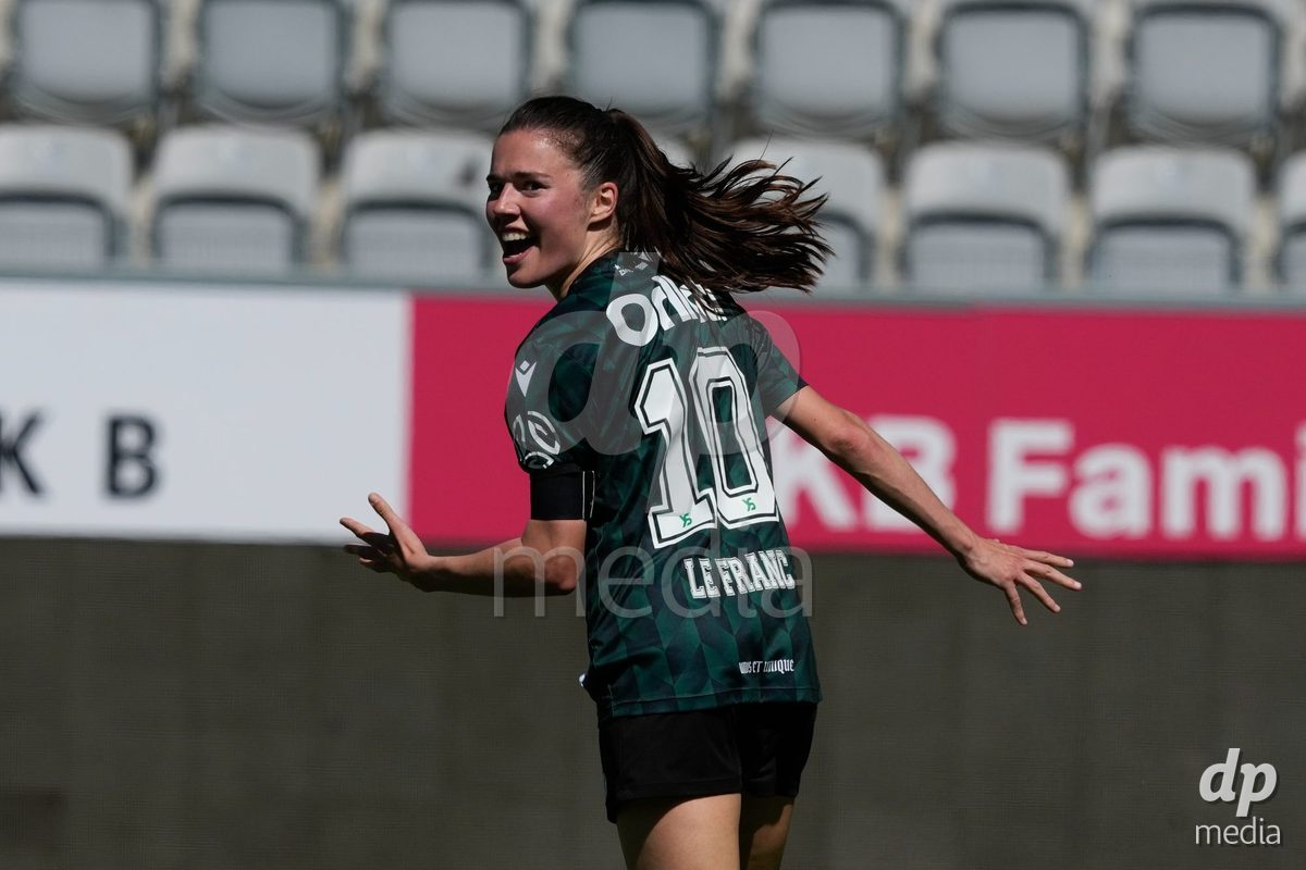 Schweiz: AXA Women's Super League 2025/26, FC Thun vs Yverdon Sport FC - Stockhorn Arena, Thun: Chloe Marie Anne Le Franc (10 Yverdon) jubelt nach ihrem Tor