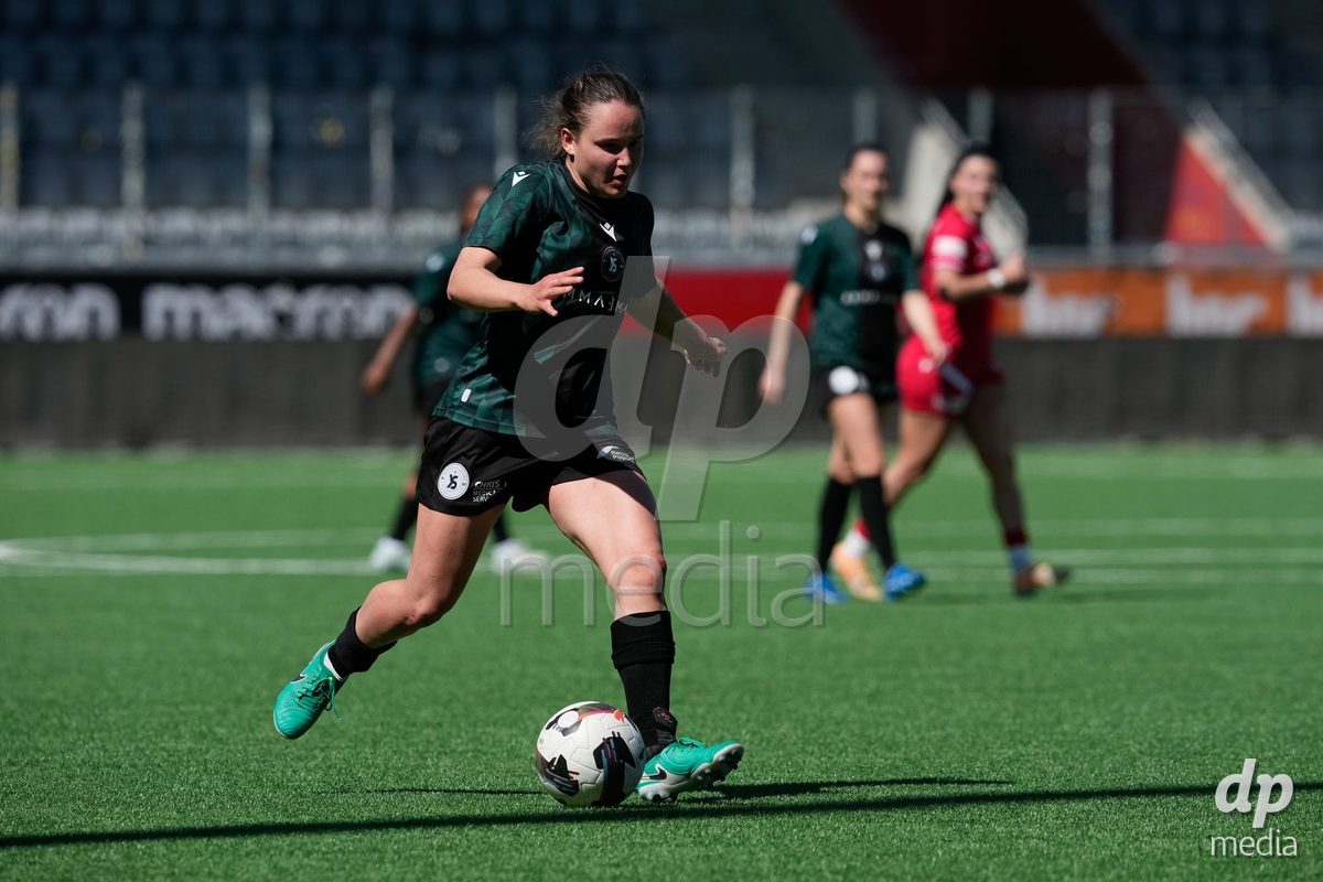 Schweiz: AXA Women's Super League 2025/26, FC Thun vs Yverdon Sport FC - Stockhorn Arena, Thun: Chloe Warpelin (19 Yverdon)