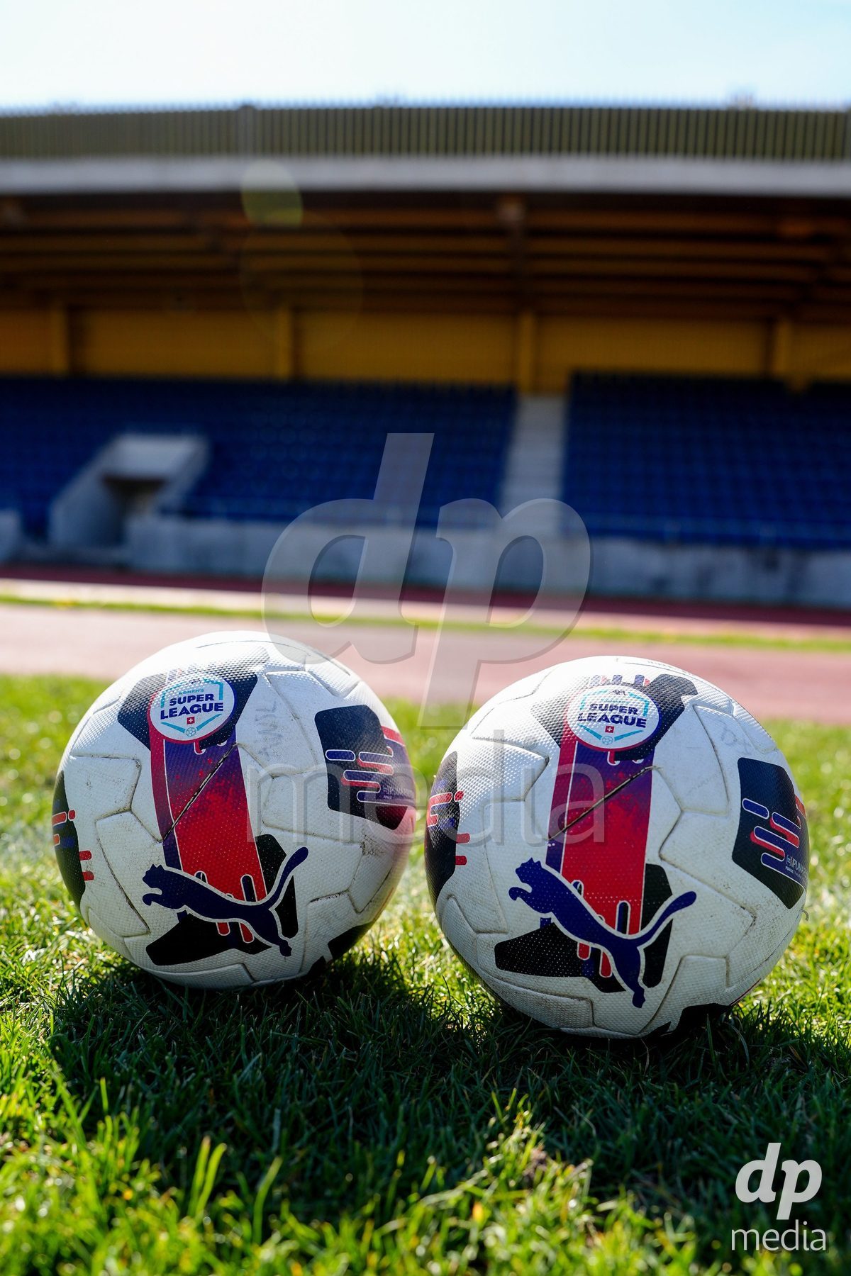 Schweiz: AXA Women's Super League 2025/26, FC Luzern vs BSC YB Frauen - Hubelmatt, Luzern: Spielbälle vor dem Spiel