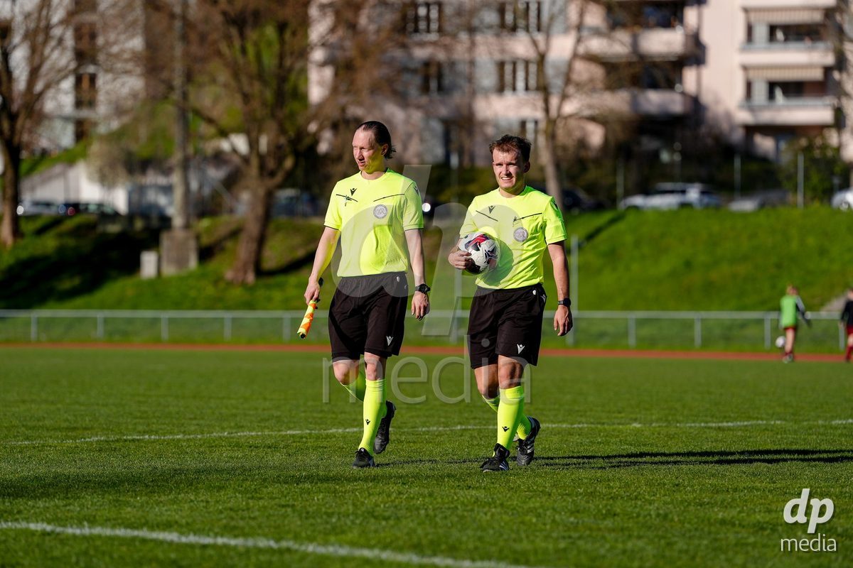 Schweiz: AXA Women's Super League 2025/26, FC Luzern vs BSC YB Frauen - Hubelmatt, Luzern: Nathan Corthay mit Maxime Barras