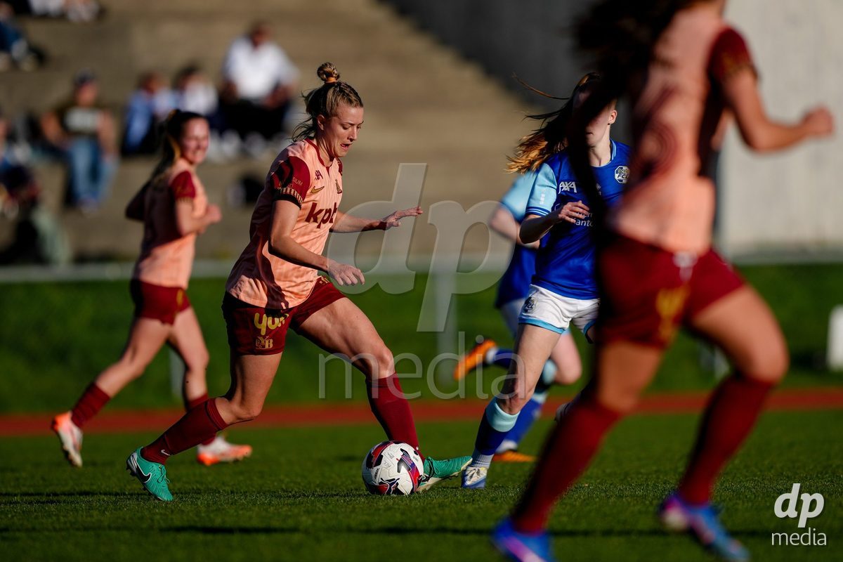 Schweiz: AXA Women's Super League 2025/26, FC Luzern vs BSC YB Frauen - Hubelmatt, Luzern: Athena Marie Kuehn (12 YB Frauen)