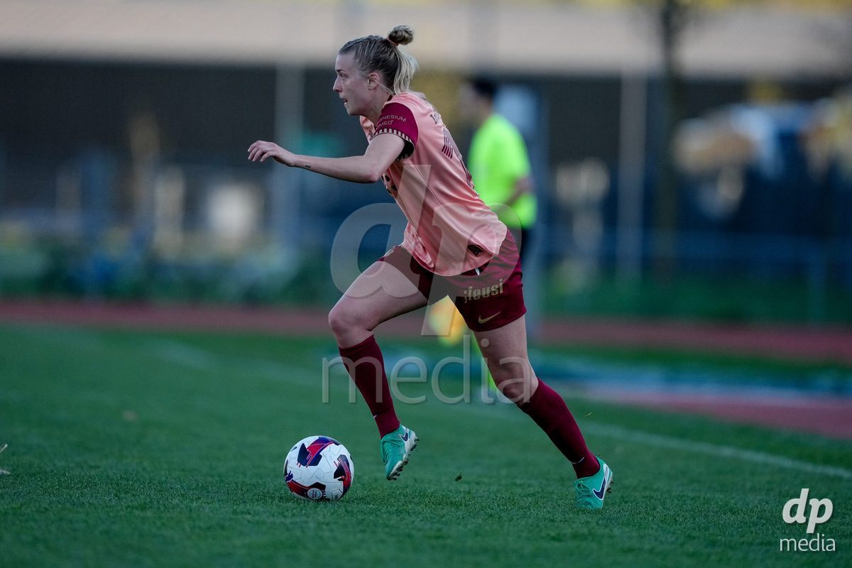Schweiz: AXA Women's Super League 2025/26, FC Luzern vs BSC YB Frauen - Hubelmatt, Luzern: Athena Marie Kuehn (12 YB Frauen)