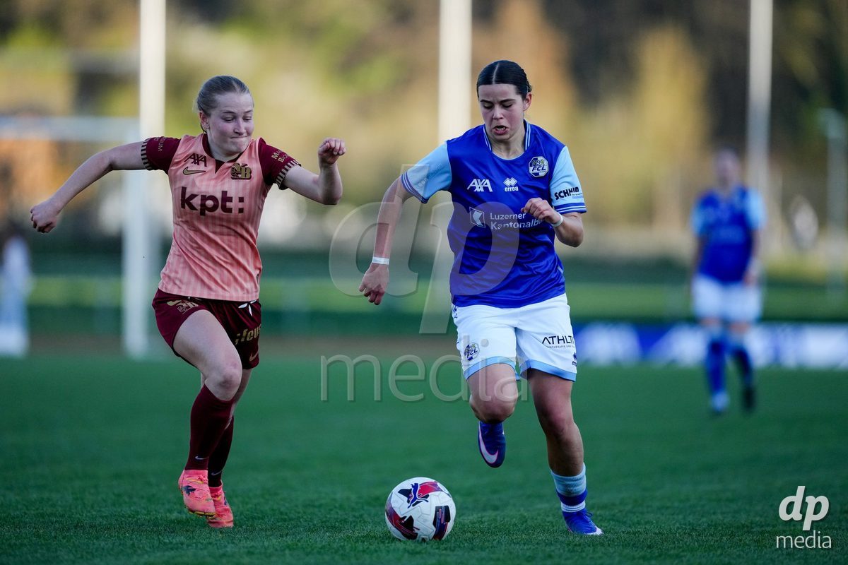 Schweiz: AXA Women's Super League 2025/26, FC Luzern vs BSC YB Frauen - Hubelmatt, Luzern: Alyssa Keller (99 FCL) gegen Noa Linn Münger - Noa Linn Munger (8 YB Frauen)