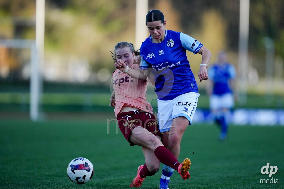 Schweiz: AXA Women's Super League 2025/26, FC Luzern vs BSC YB Frauen - Hubelmatt, Luzern: Alyssa Keller (99 FCL) gegen Noa Linn Münger - Noa Linn Munger (8 YB Frauen)