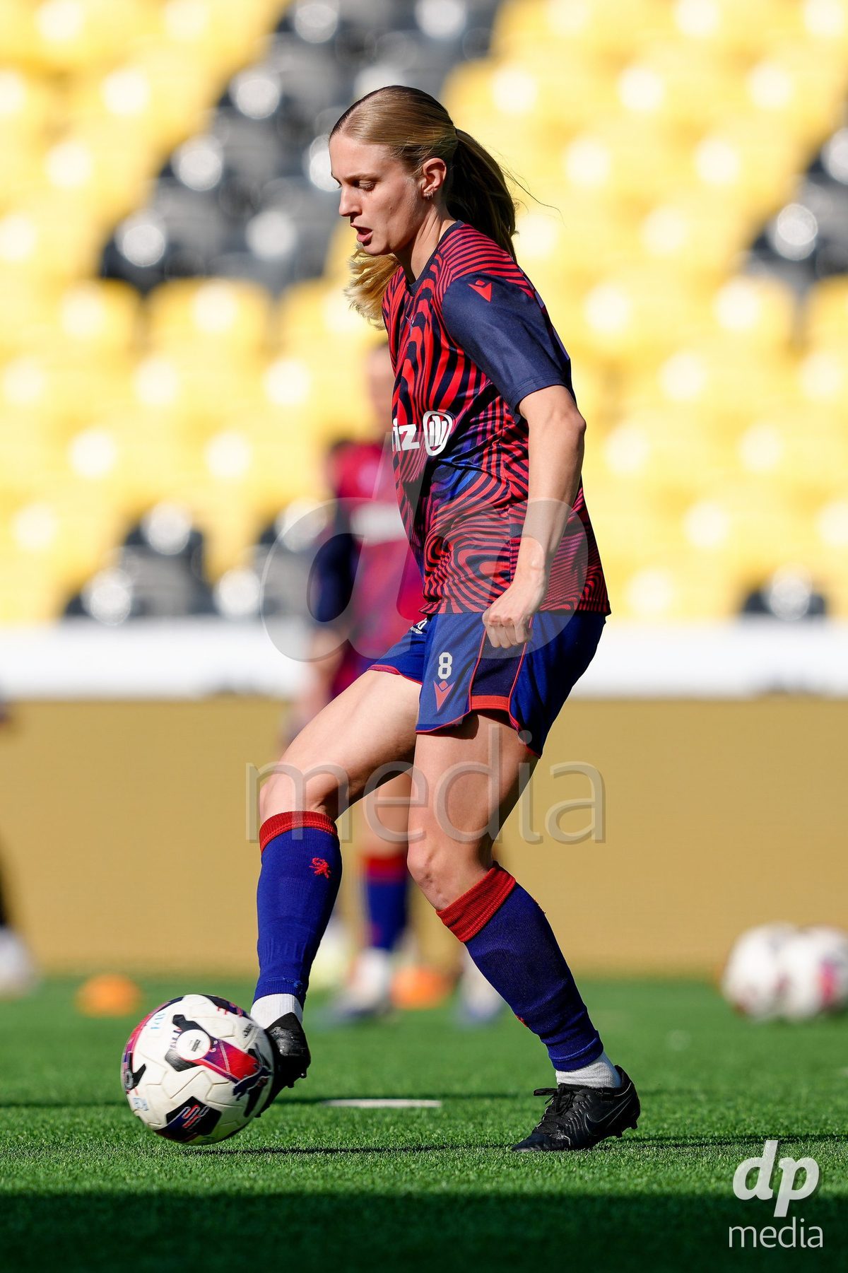 Schweiz: AXA Women's Super League 2025/26, BSC YB Frauen vs FC Basel 1893 - Stadion Wankdorf, Bern: Jacqueline Anne Hand (8 FCB) beim Aufwärmen