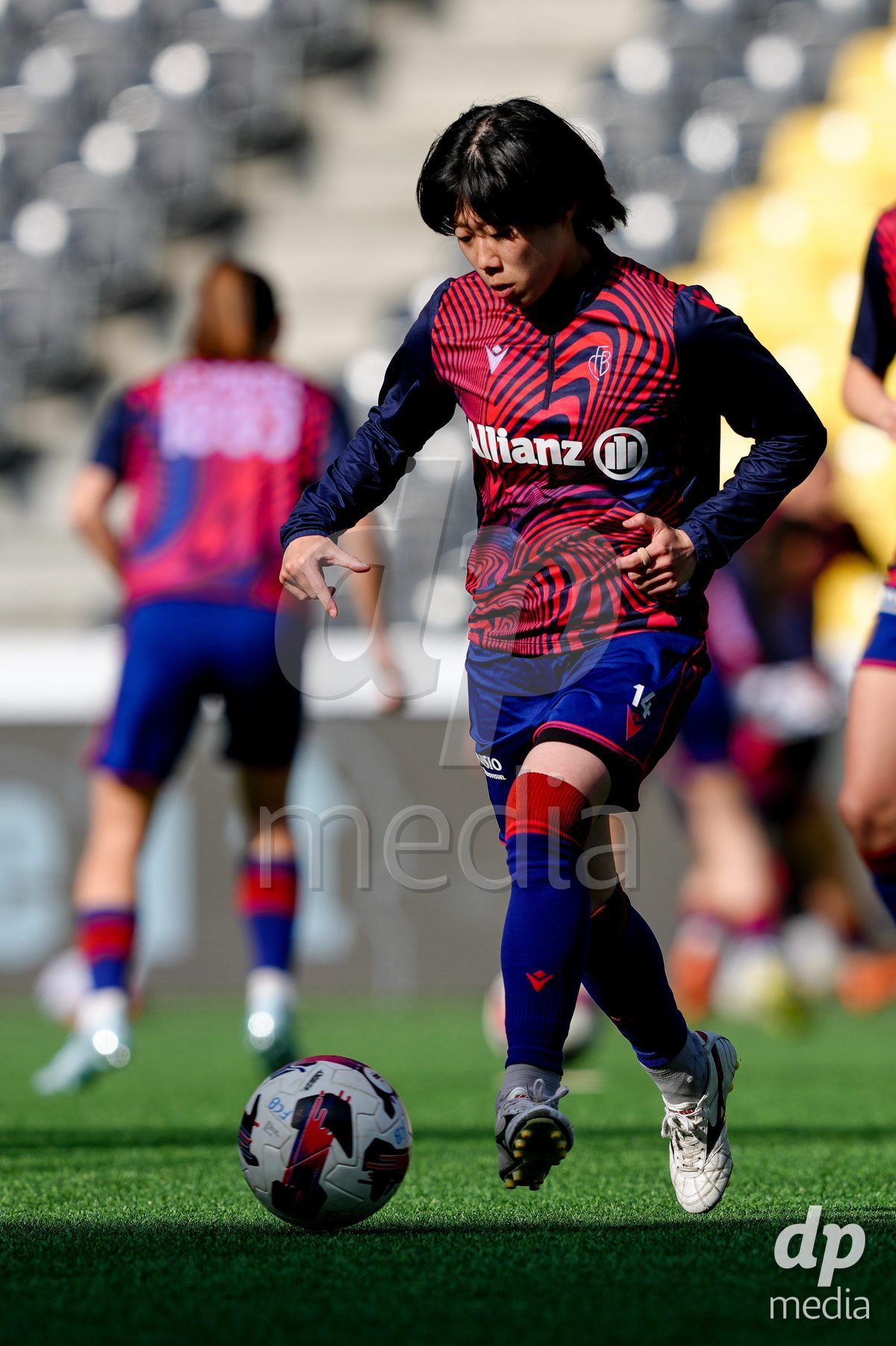 Schweiz: AXA Women's Super League 2025/26, BSC YB Frauen vs FC Basel 1893 - Stadion Wankdorf, Bern: Mai Hirata (14 FCB) beim Aufwärmen