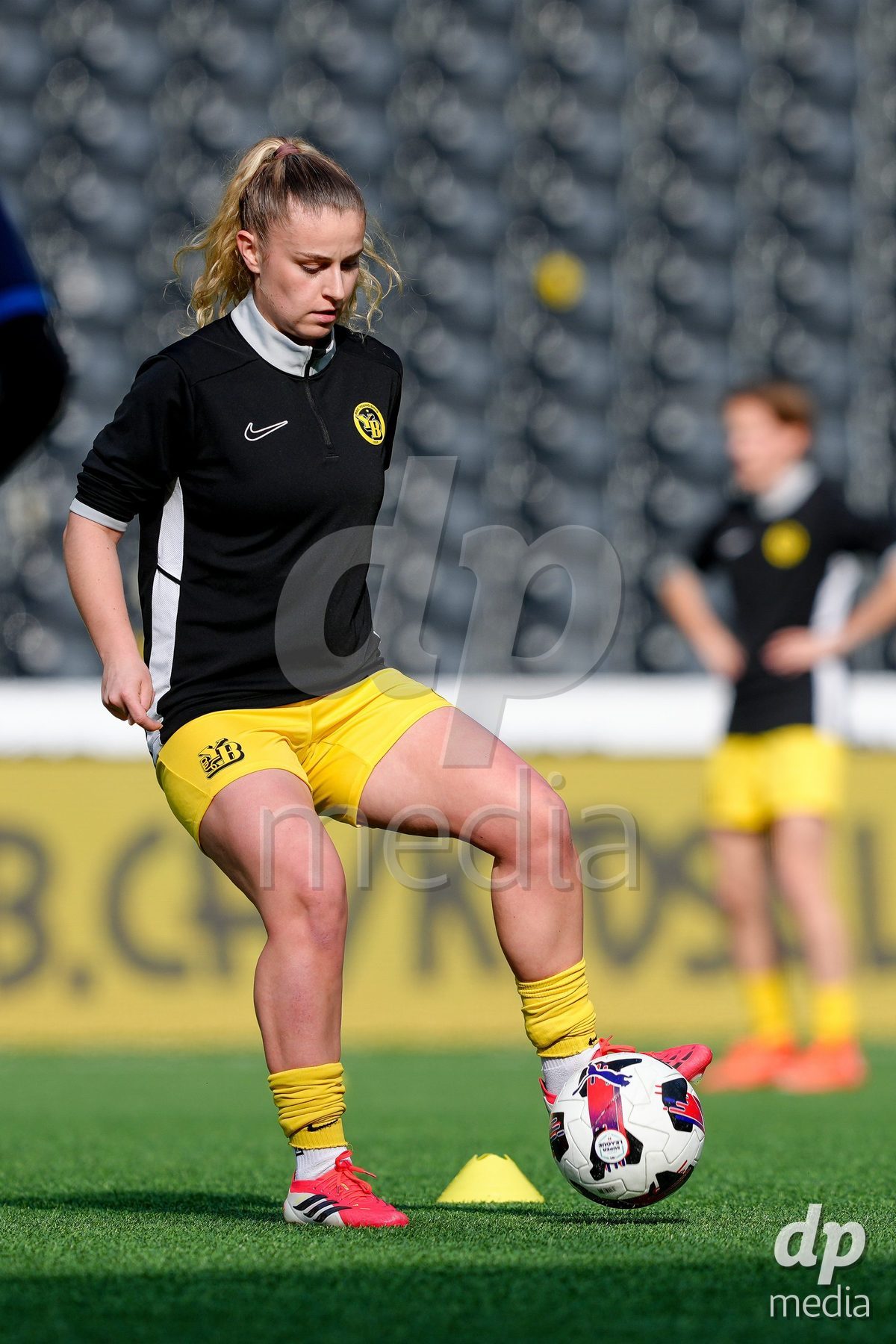 Schweiz: AXA Women's Super League 2025/26, BSC YB Frauen vs FC Basel 1893 - Stadion Wankdorf, Bern: Caterina Tramezzani (5 YB Frauen)