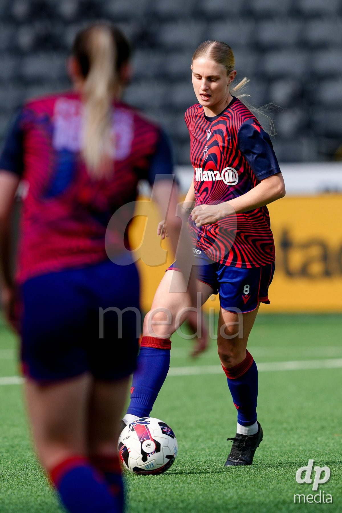 Schweiz: AXA Women's Super League 2025/26, BSC YB Frauen vs FC Basel 1893 - Stadion Wankdorf, Bern: Jacqueline Anne Hand (8 FCB) beim Aufwärmen