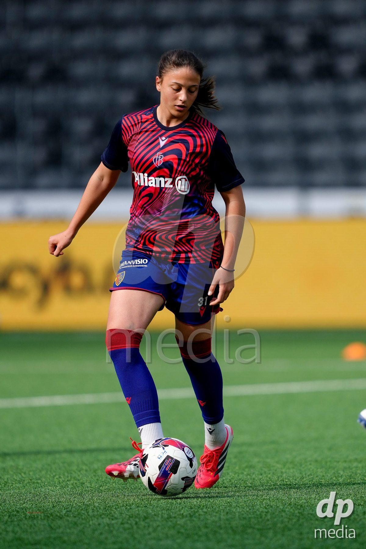 Schweiz: AXA Women's Super League 2025/26, BSC YB Frauen vs FC Basel 1893 - Stadion Wankdorf, Bern: Una Rankic (31 FCB) beim Aufwärmen
