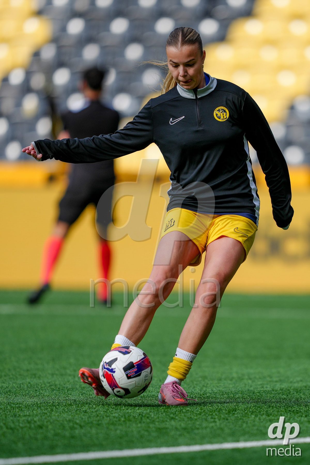 Schweiz: AXA Women's Super League 2025/26, BSC YB Frauen vs FC Basel 1893 - Stadion Wankdorf, Bern: Maja Jelcic (99 YB Frauen) beim Aufwärmen