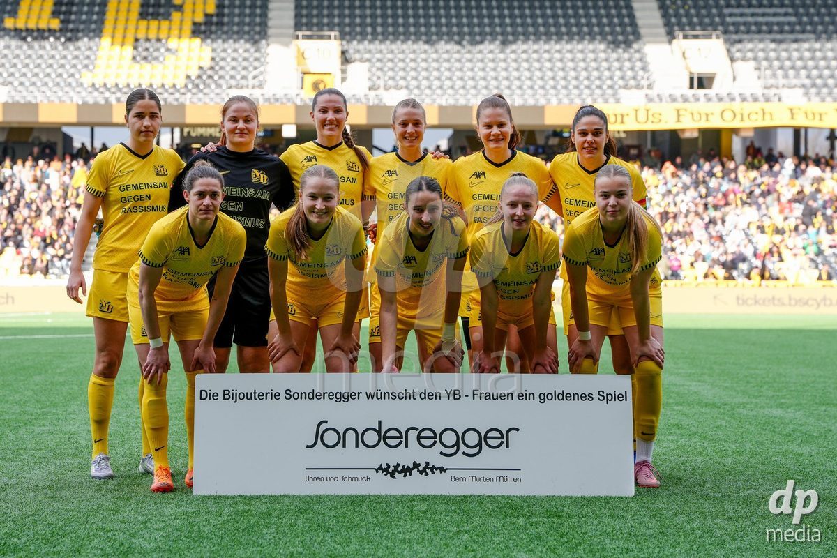 Schweiz: AXA Women's Super League 2025/26, BSC YB Frauen vs FC Basel 1893 - Stadion Wankdorf, Bern: Maja Jelcic (99 YB Frauen), Athena Marie Kuehn (12 YB Frauen), Laura Frey (26 YB Frauen), Maria Jimenez Gutierrez (4 YB Frauen), Amanda Brunholt (28 YB Frauen), Noa Linn Münger - Noa Linn Munger (8 YB Frauen), Andrea Schenk (6 YB Frauen), Giulia Schlup (31 YB Frauen), Malaurie Granges (13 YB Frauen) und Wibke Meister (18 YB Frauen)