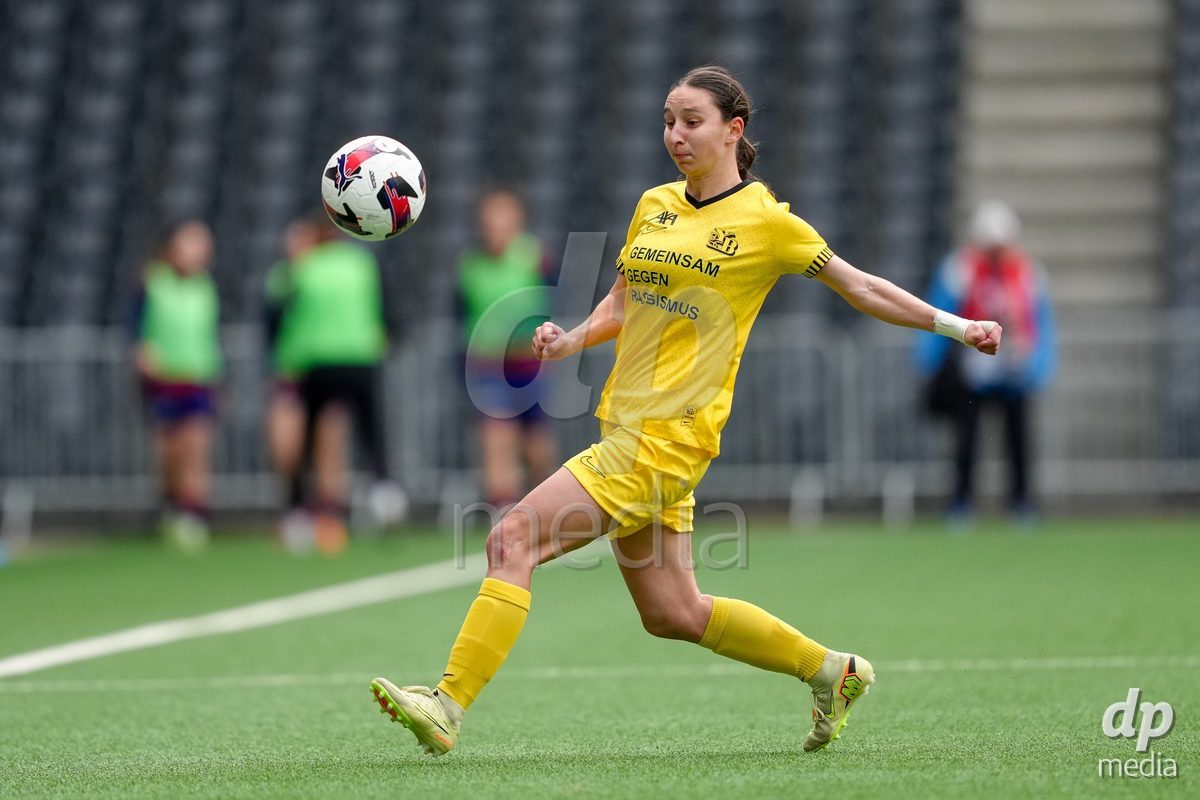 Schweiz: AXA Women's Super League 2025/26, BSC YB Frauen vs FC Basel 1893 - Stadion Wankdorf, Bern: Malaurie Granges (13 YB Frauen)