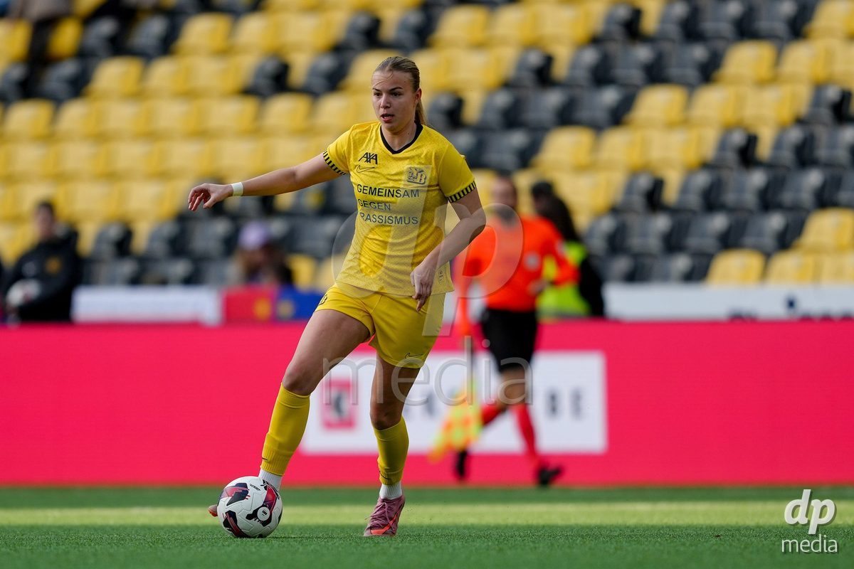 Schweiz: AXA Women's Super League 2025/26, BSC YB Frauen vs FC Basel 1893 - Stadion Wankdorf, Bern: Maja Jelcic (99 YB Frauen) in Aktion