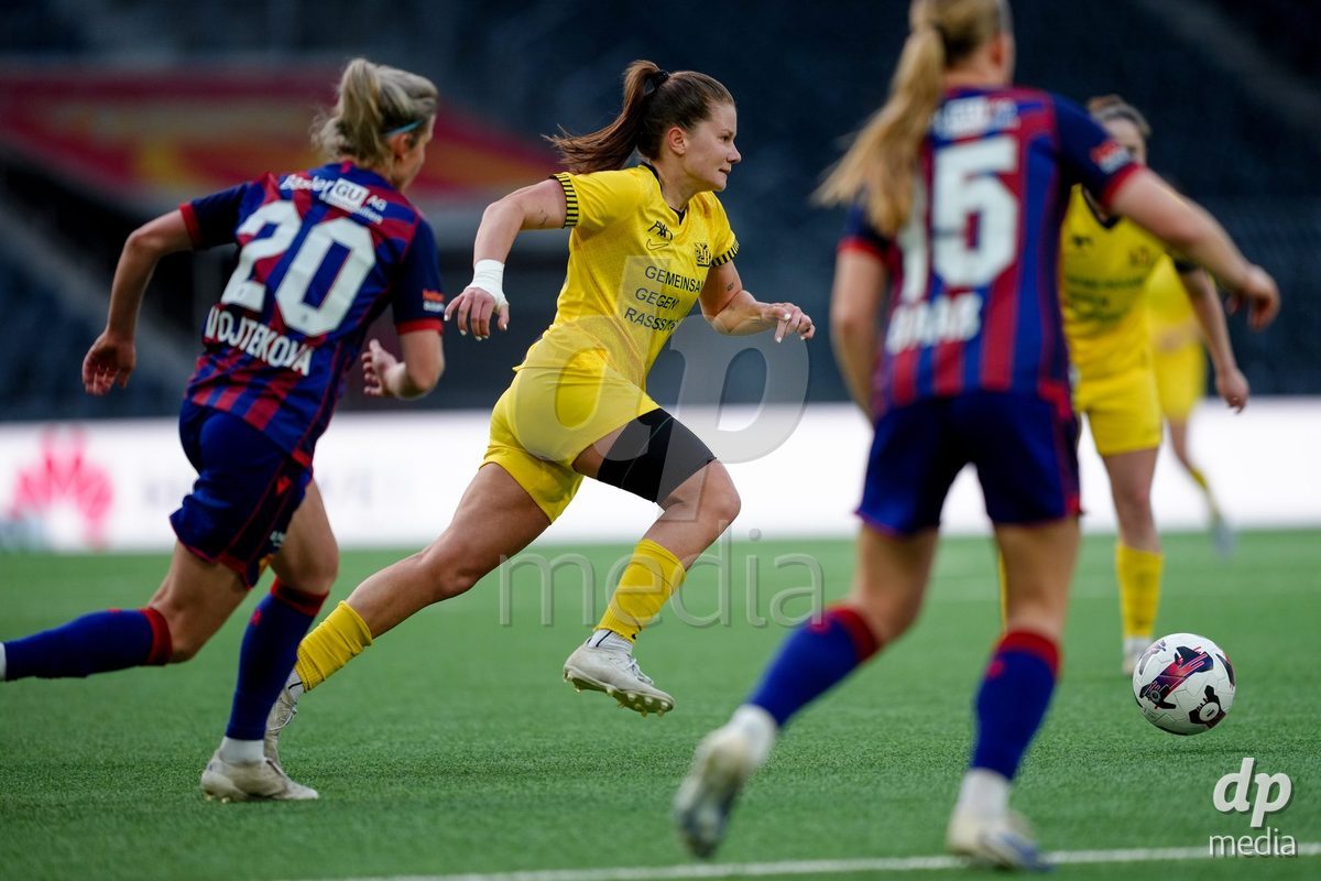 Schweiz: AXA Women's Super League 2025/26, BSC YB Frauen vs FC Basel 1893 - Stadion Wankdorf, Bern: Emilie Bernhardt (25 YB Frauen) in Aktion