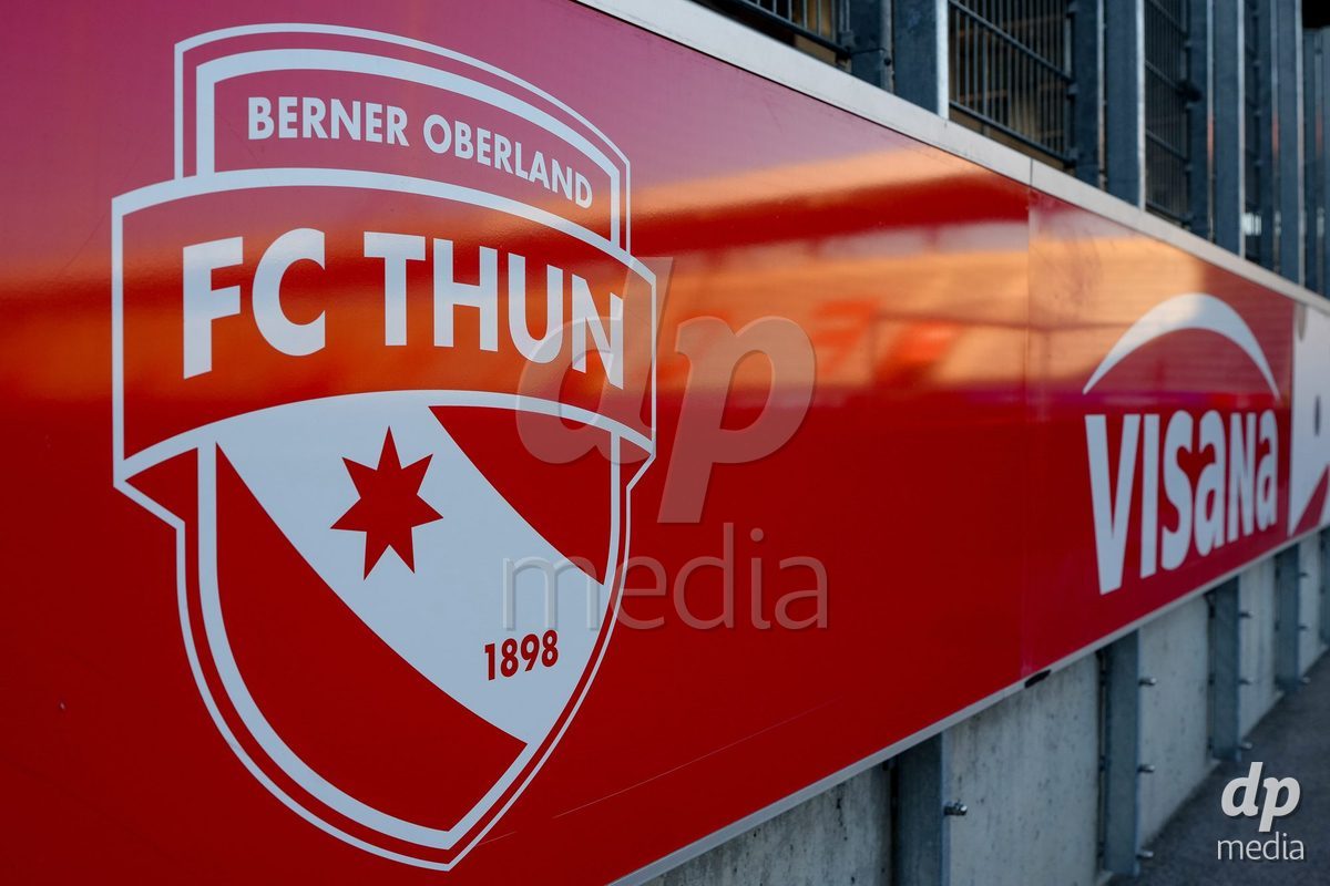 Schweiz: AXA Women's Super League 2025/26, FC Thun vs Servette FC Chenois Feminin - Stockhorn Arena, Thun: Stadionsicht